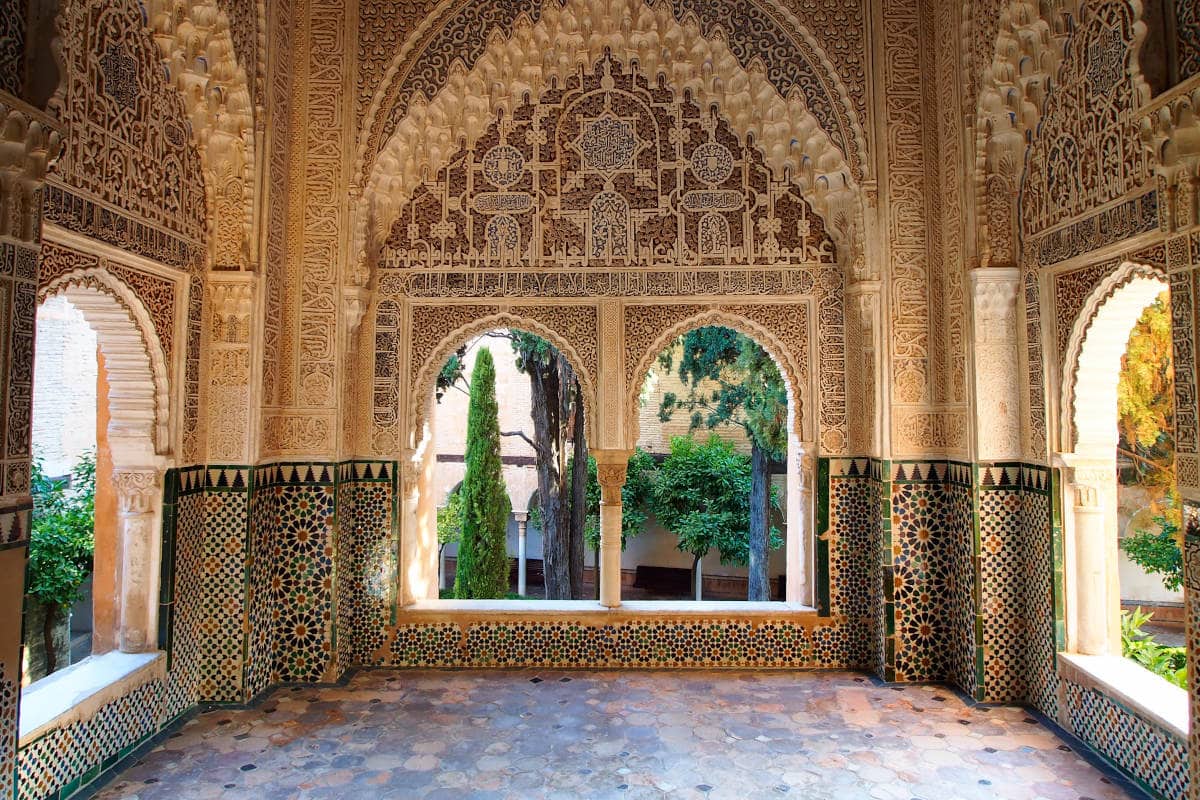 estucos en los palacios nazaries de la Alhambra