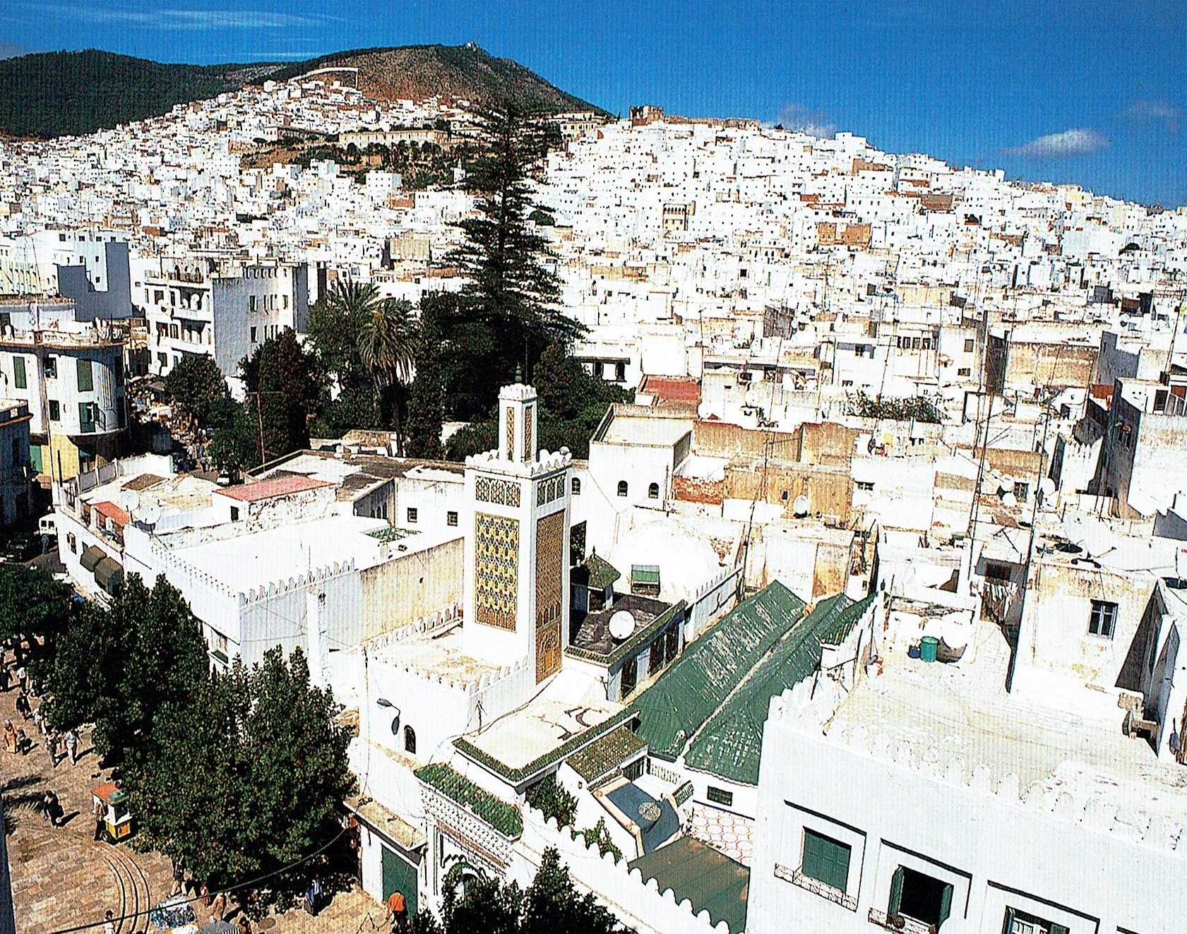 Vista de la Medina hacia el barrio del Ayún